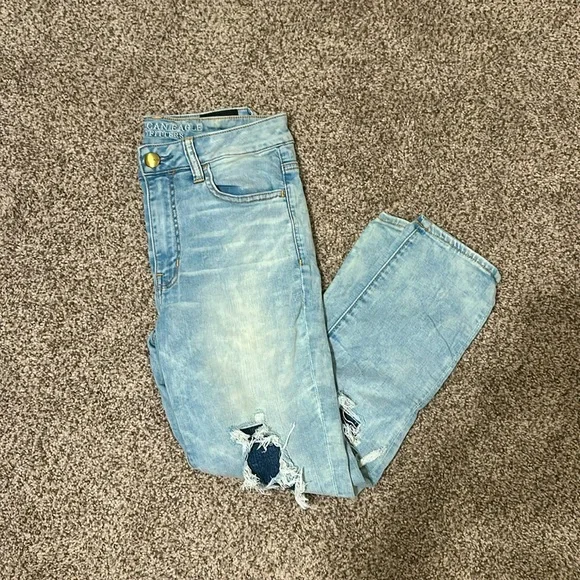✨AE 🦅 Distressed Skinny Crop✨ - Picture 1 of 6